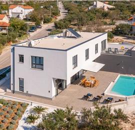 4 Bedroom Villa with Pool near Milna, Brac Island Sleeps 8 